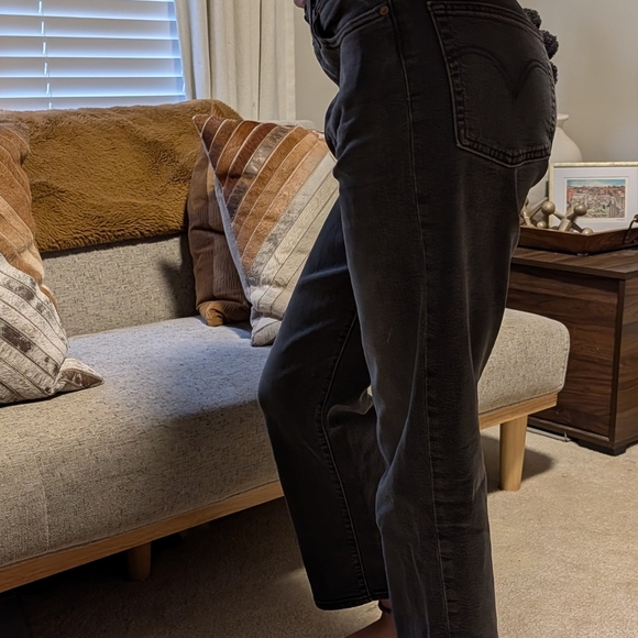 Levi's  Ribcage Straight-Leg Jeans - Picture 4 of 9